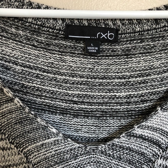 5/$25 🚨LAST CHANCE🚨 Women’s grey sweater - Picture 3 of 6